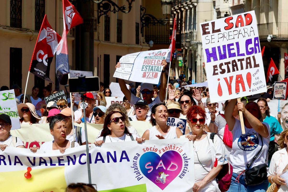 Las trabajadoras del SAD salen a la calle para exigir condiciones dignas y un servicio de calidad