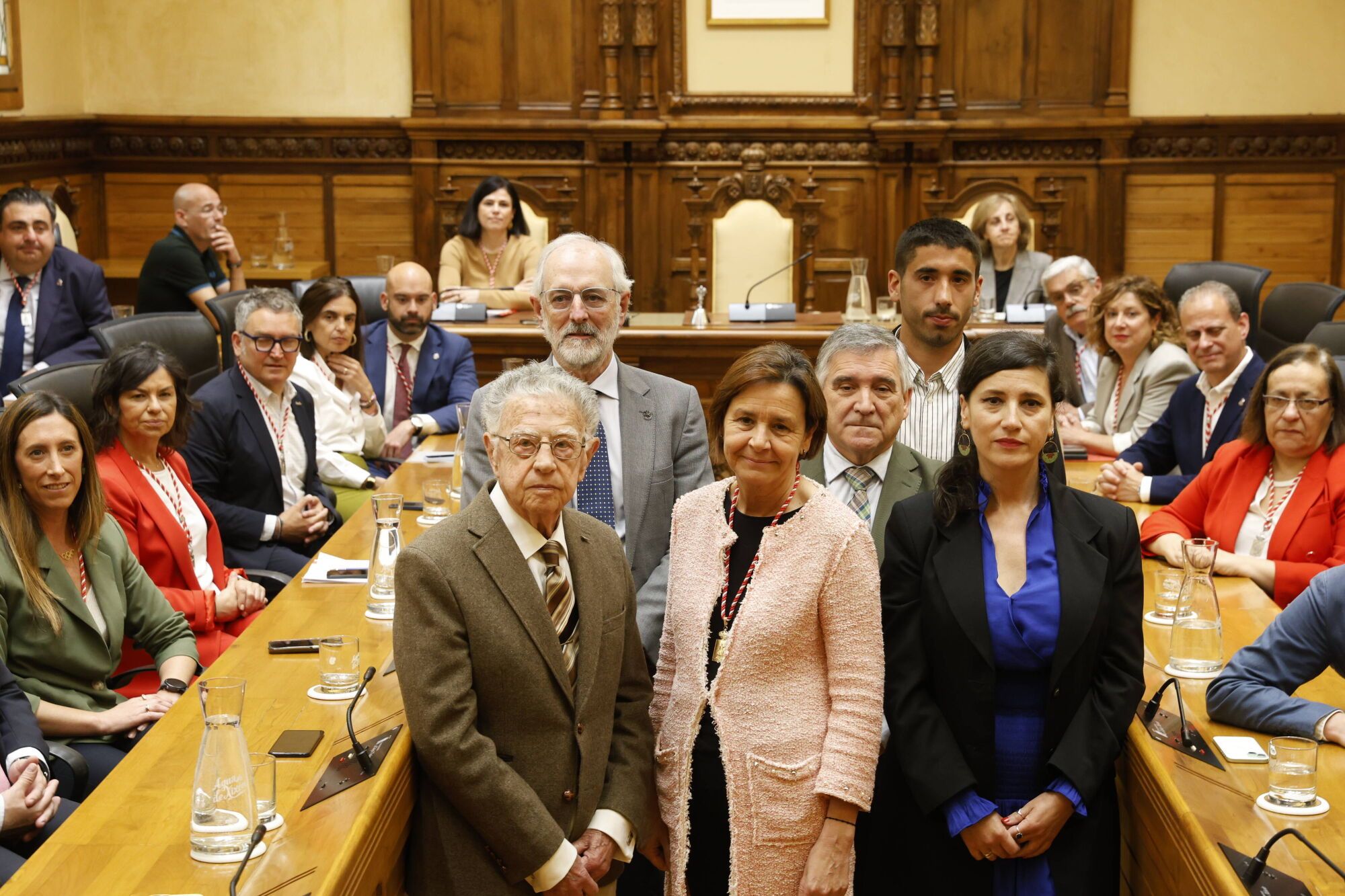 EN IMÁGENES: Gijón honra a sus vecinos ejemplares, ahora sí, tras la interrupción provocada por el apagón