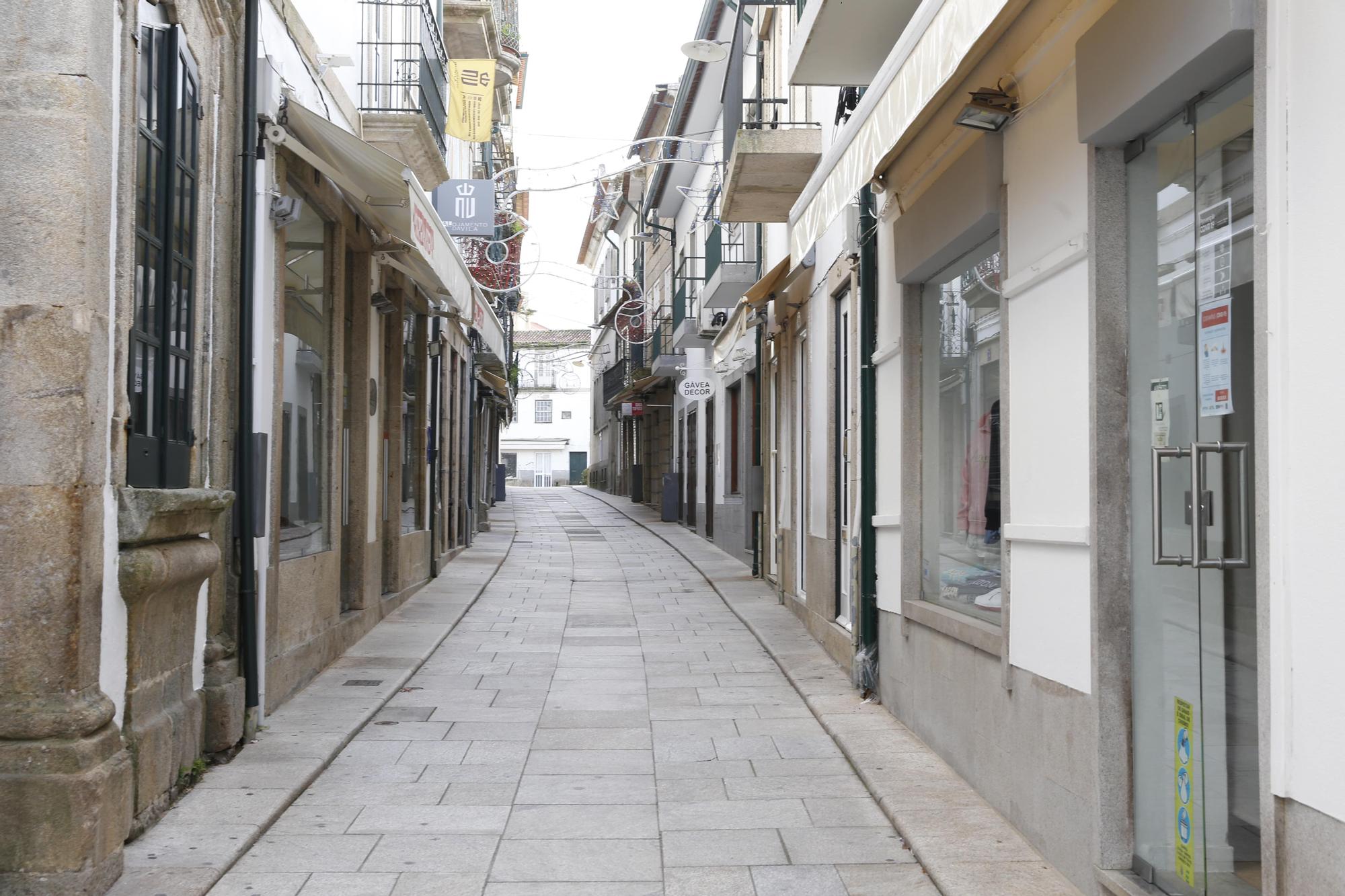 La zona vieja de Valença do Minho desierta.