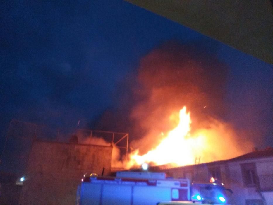 Las imágenes del incendio en Muga