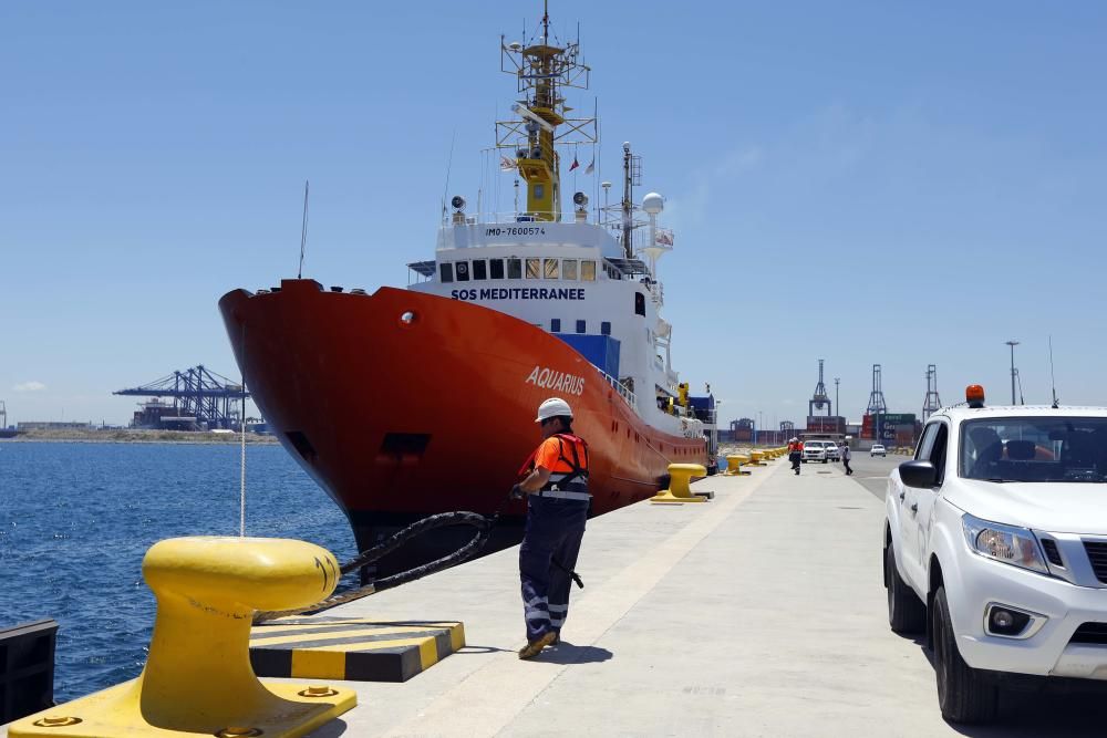 El 'Aquarius' abandona València para seguir con su labor humanitaria