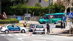 Control conjunto de Mossos d’Esquadra y Policía Local de Sant Cugat del Vallès, en Valldoreix.