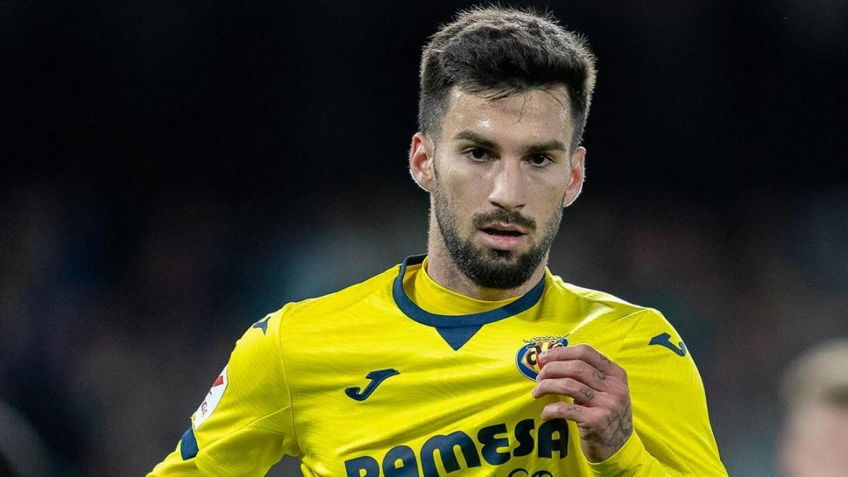 Álex Baena, con la camiseta del Villarreal