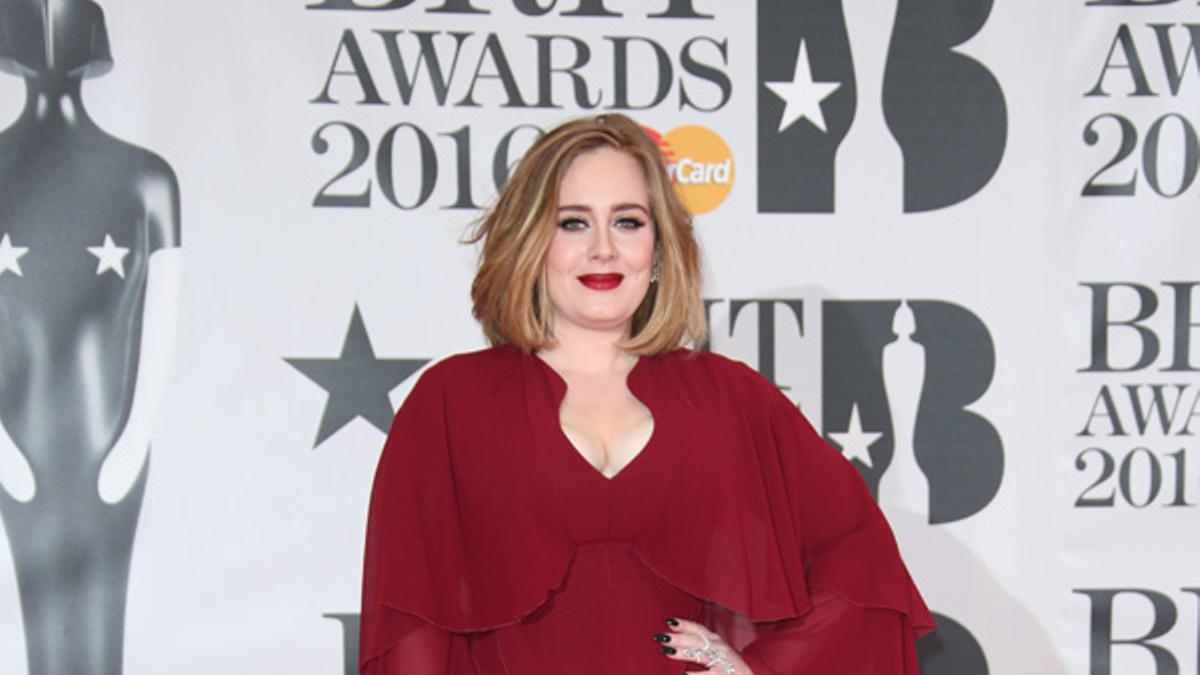 Adele de Giambattista Valli en los Brit Awards 2016