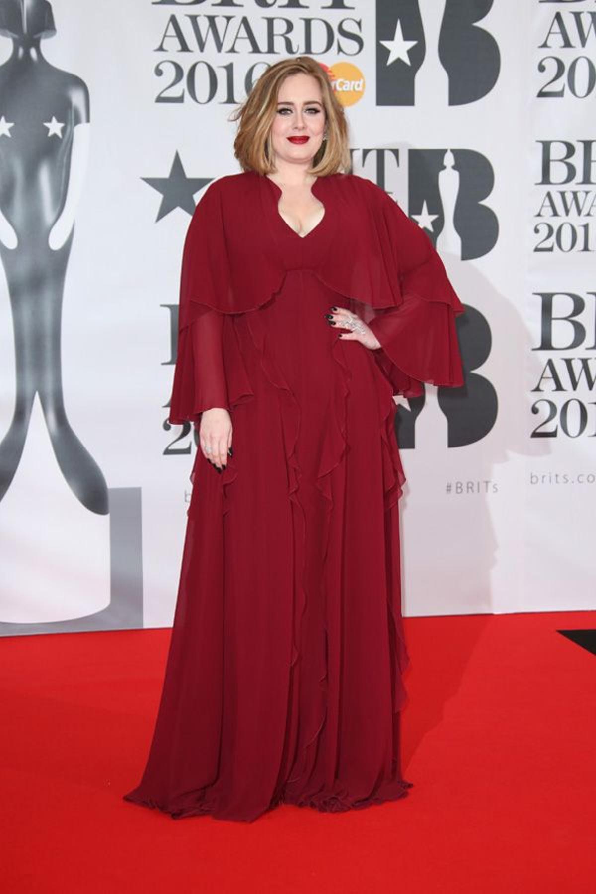 Adele de Giambattista Valli en los Brit Awards 2016