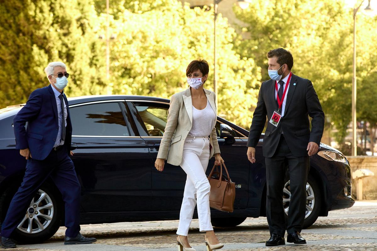 La ministra de Política Territorial y portavoz del Gobierno, Isabel Rodríguez, a su llegada a la plaza Mayor de Salamanca, el pasado 30 de julio, antes de la XXIV Conferencia de Presidentes.