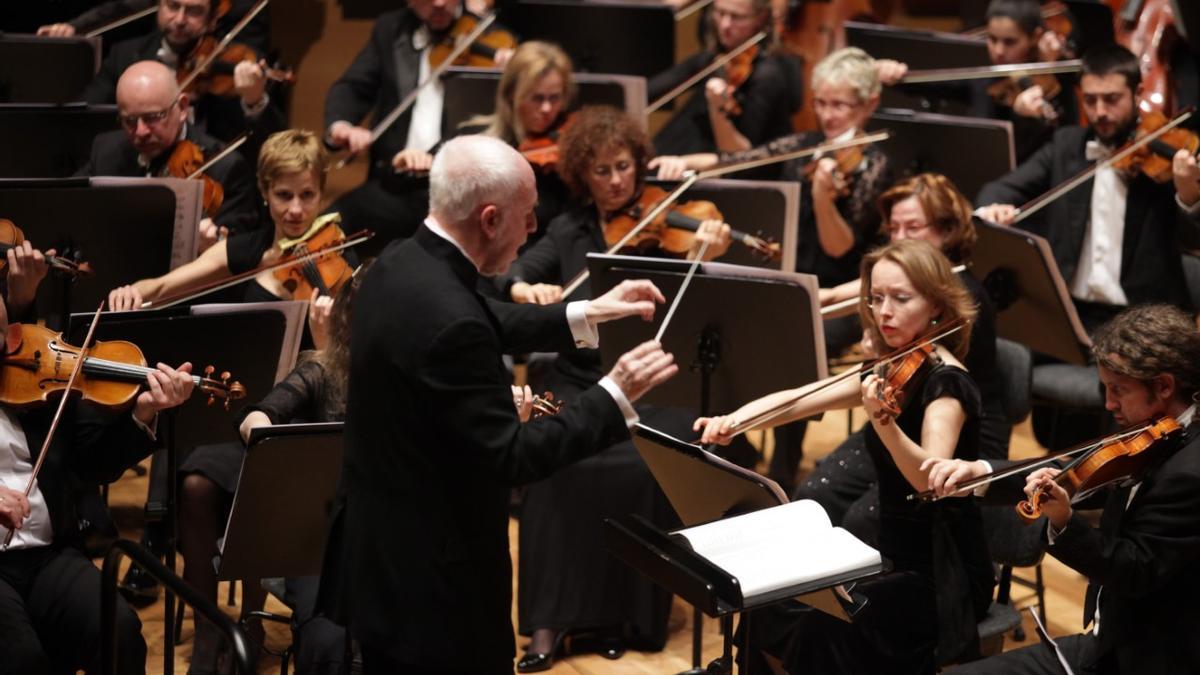 El maestro toresano dirige a la OSCyL en uno de sus conciertos