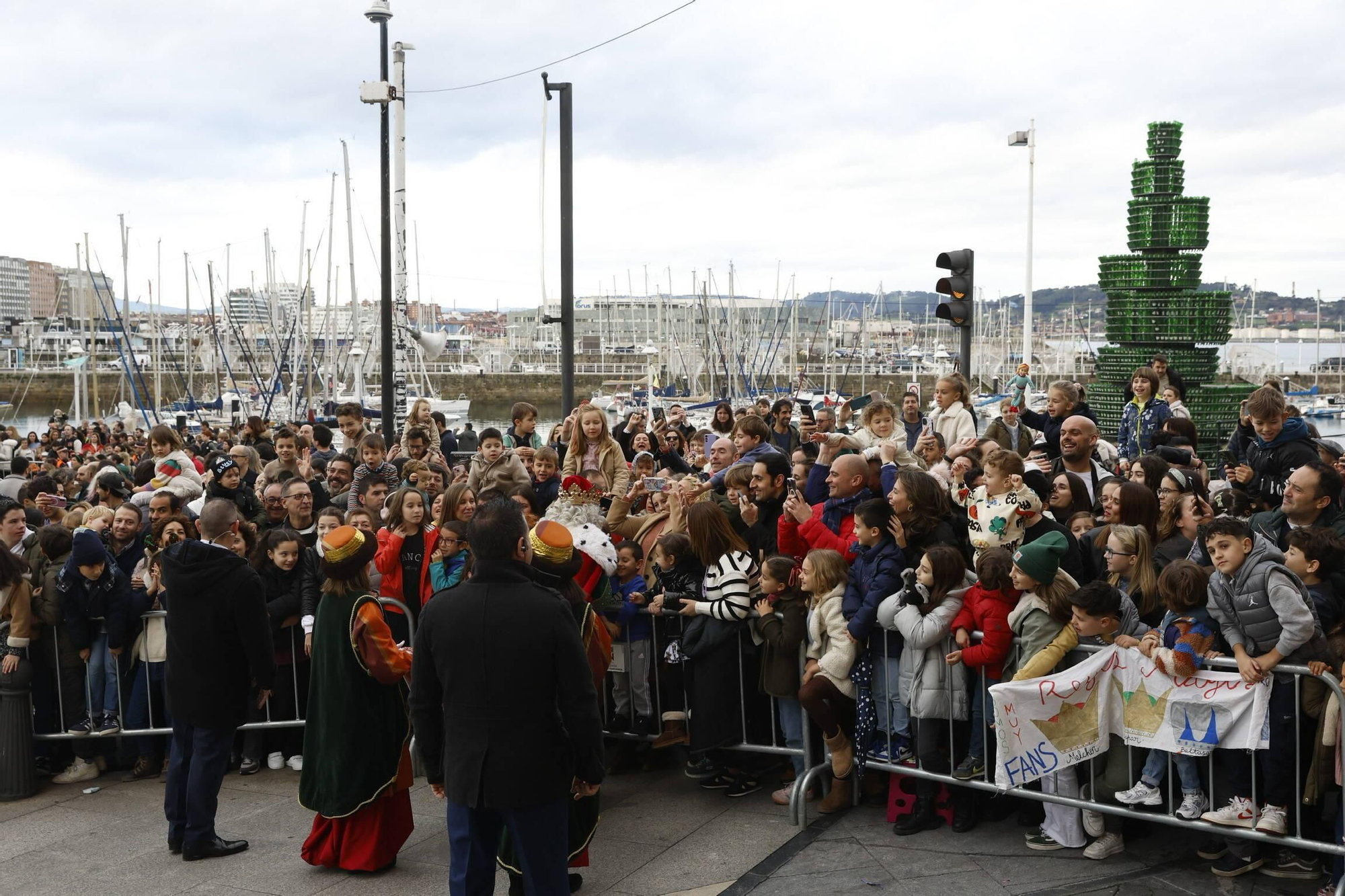 En imágenes: Los Reyes Magos desembarcan en Gijón