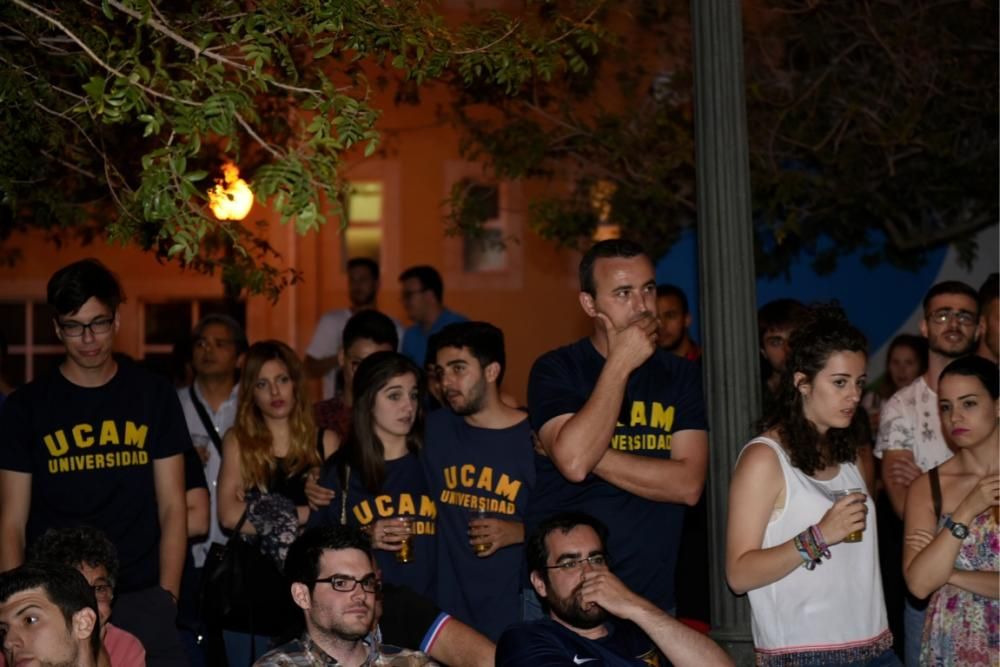 Los aficionados del UCAM lo celebran desde la universidad