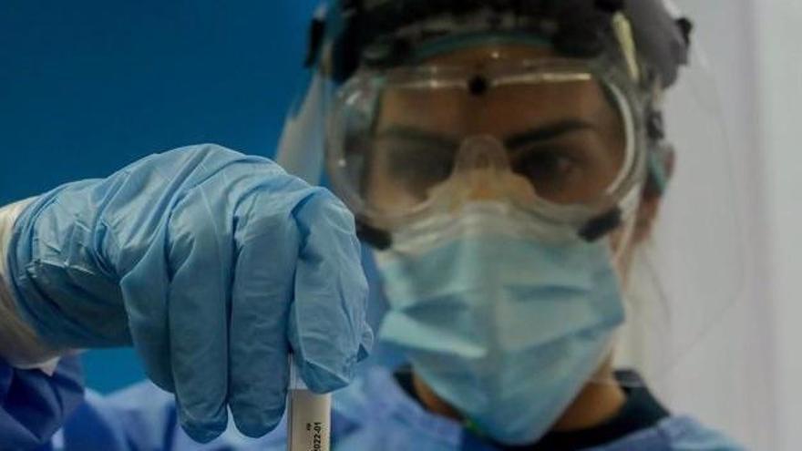 Salud confirma  siete fallecidos y más de 300 nuevos casos de coronavirus en Asturias