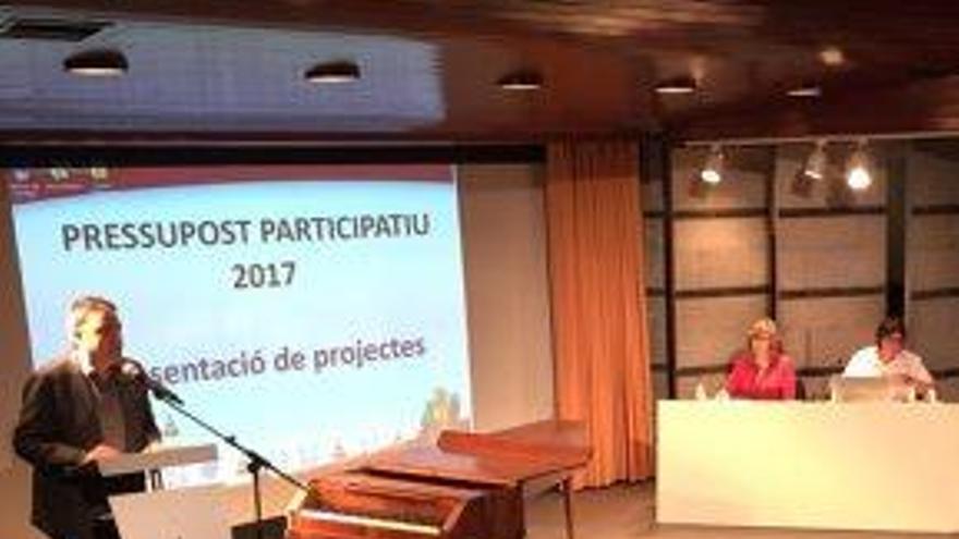 Els autors presenten els 36 projectes del pressupost participatiu