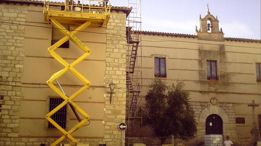 Reformas en los colegios «Magdalena Ulloa» y «Hospital de la Cruz», que afectan a ventanas y cubierta