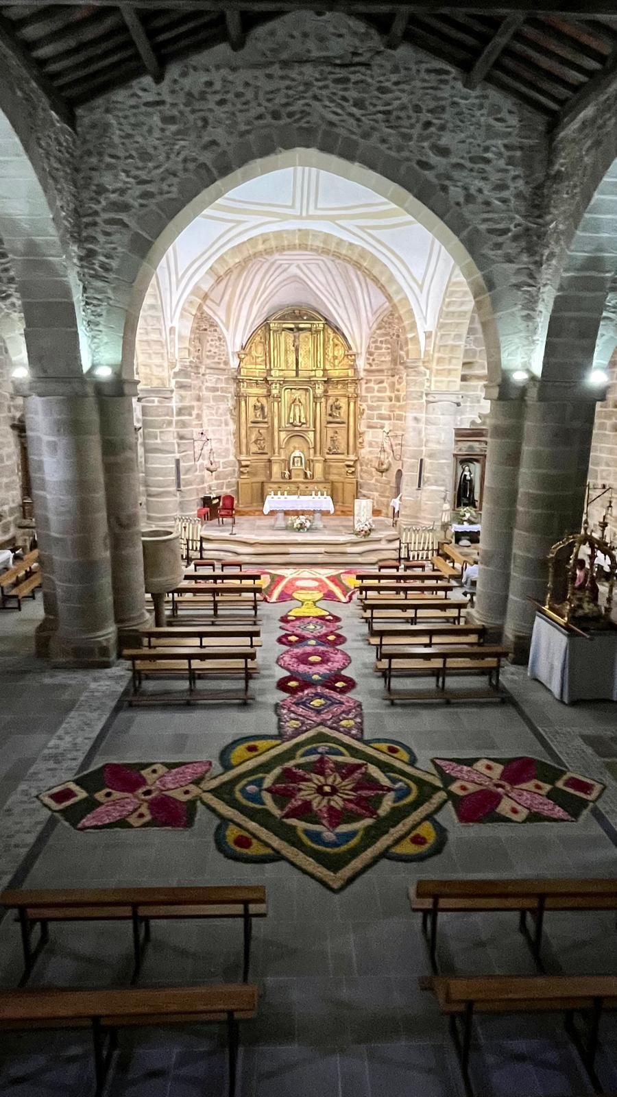 GALERÍA | Bermillo vuelve a brillar con la alfombra floral del Corpus Christi