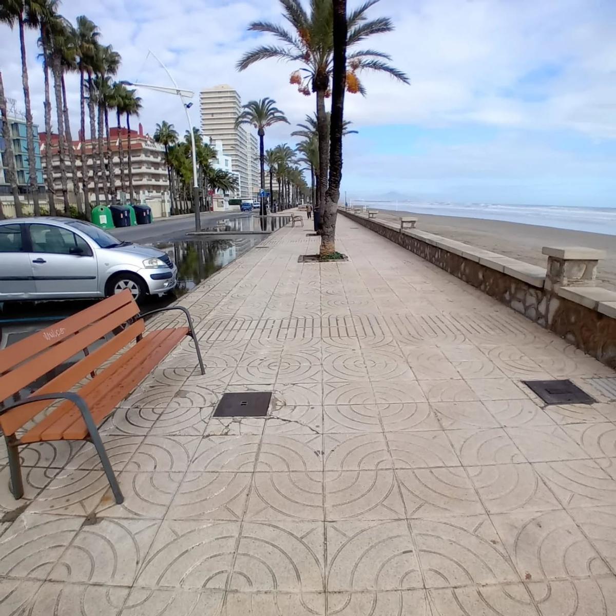 Peñíscola devuelve a la normalidad el primer tramo de la avenida del Papa Luna.
