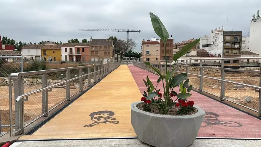 Abre la primera pasarela ciclopeatonal Maria Cambrils en Picanya tras la dana