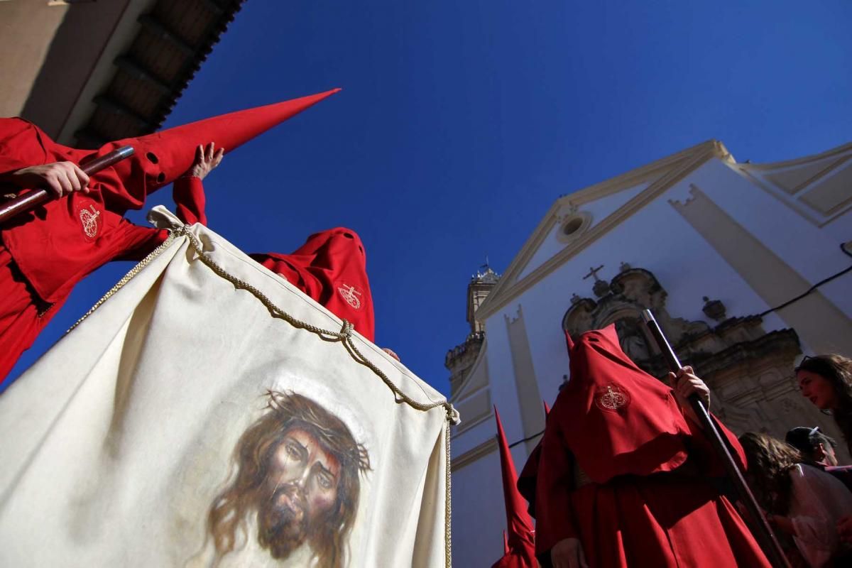 La hermandad del Buen Suceso muestra su estilo en las calles cordobesas