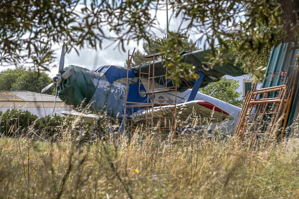Un histórico avión de la Segunda Guerra Mundial abandonado en Mallorca se exhibe tras ser restaurado: "Es un orgullo"