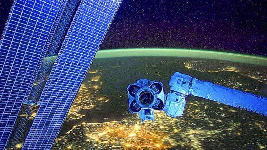 Europa nocturna. Imagen facilitada por la NASA y tomada desde la Estación Espacial Internacional (ISS, en sus siglas en inglés), el 22 de enero de 2012, de una visión nocturna de Europa. / nasa