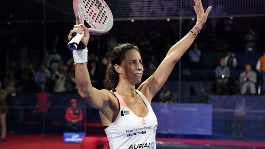 Marta Marrero, emocionada, recibe la ovación del respetable en su último partido en el Palau Sant Jordi. | | WORLD PÁDEL TOUR