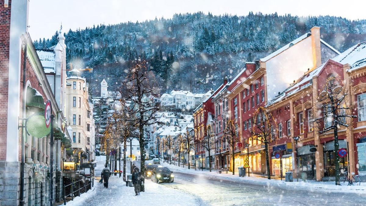 Postales de invierno: 16 ciudades a las que les sienta bien el frío