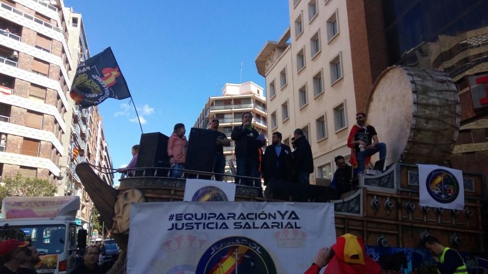 Agentes de la provincia de Alicante en la protesta de València.