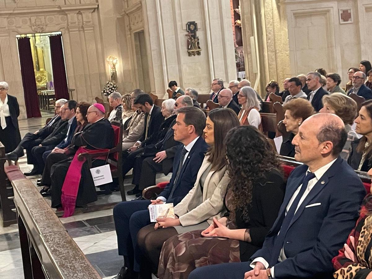 El alcalde y varios regidores, durante el acto del Pregón de Semana Santa.