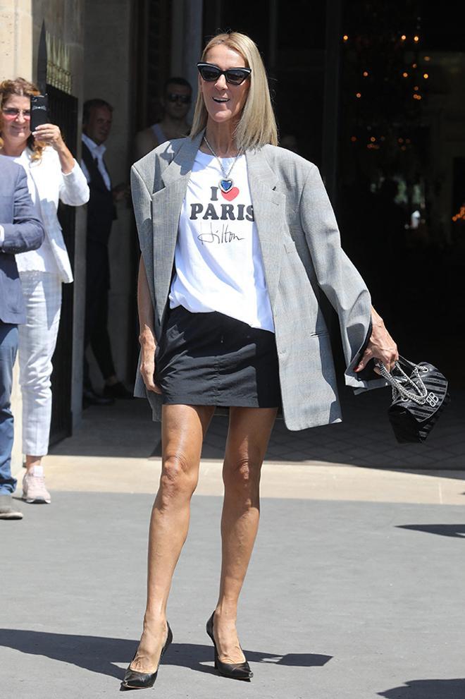 Celine Dion con corte de pelo bob en Paris