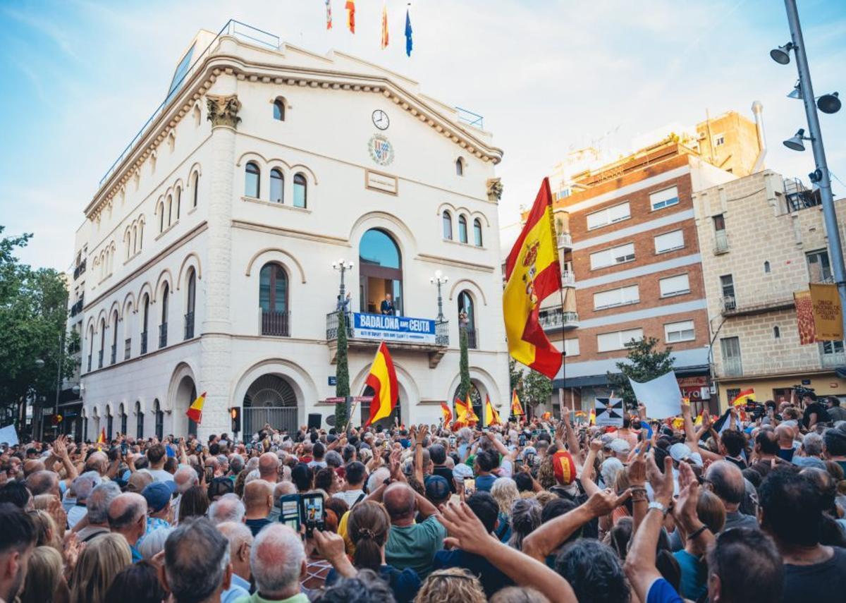 La concentració d’ahir a Badalona. | EL PERIÓDICO