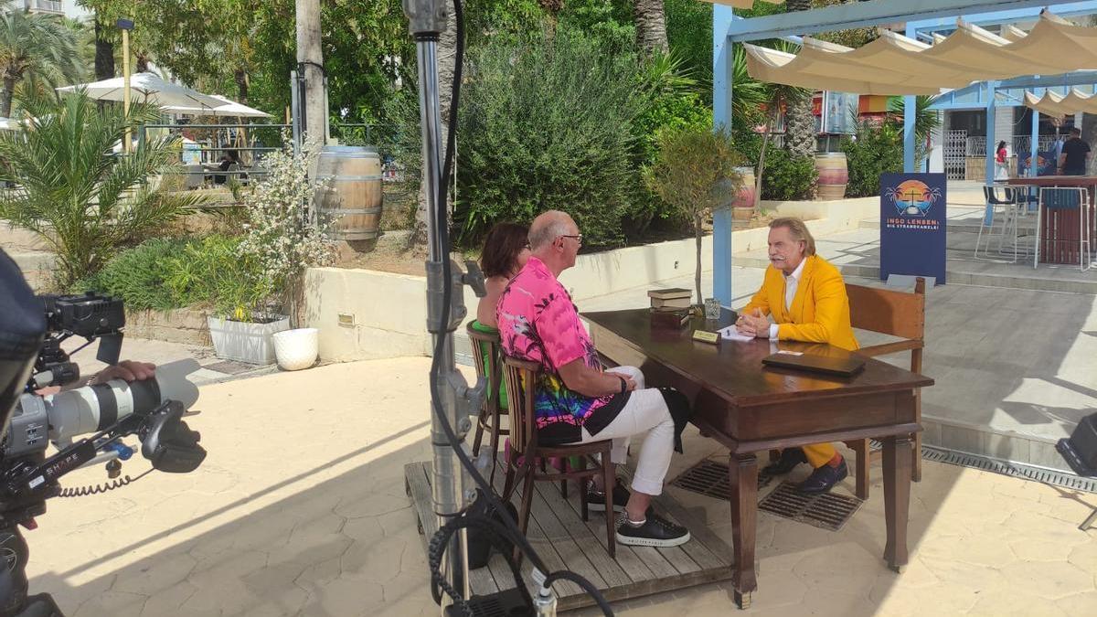 Klaus und Silvia in der Strandkanzlei von Ingo Lenßen.