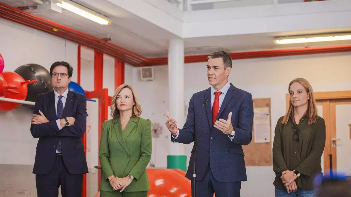 Sánchez reducirá por ley las horas lectivas del profesorado