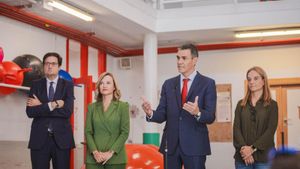 Sánchez reduirà per llei les hores lectives del professorat