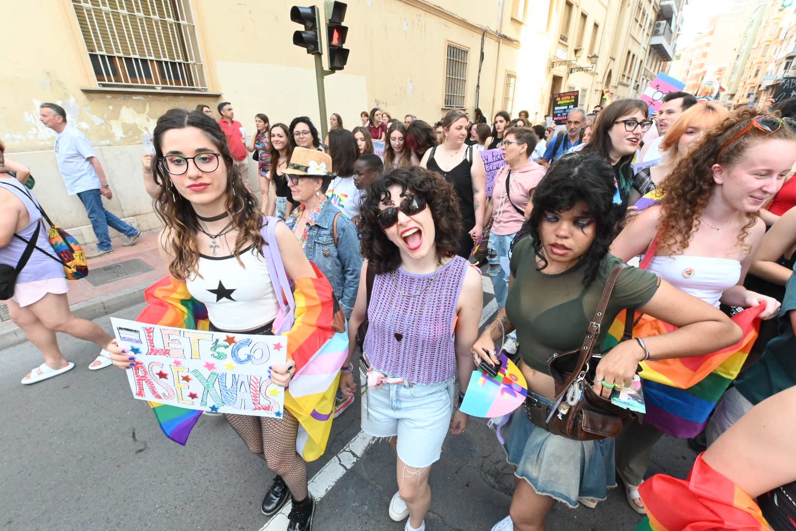 Las mejores imágenes de la manifestación por la visibilidad LGTBIQ+ en Castelló