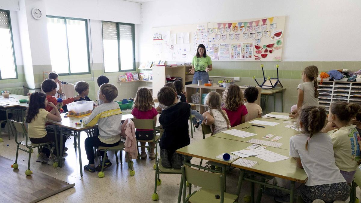 Educación siembra dudas sobre si subirá el sueldo al profesorado en septiembre como se acordó