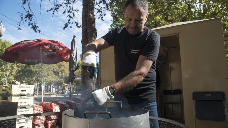 El castanyer de la plaça Espanya de Manresa no ha obert perquè encara espera el permís