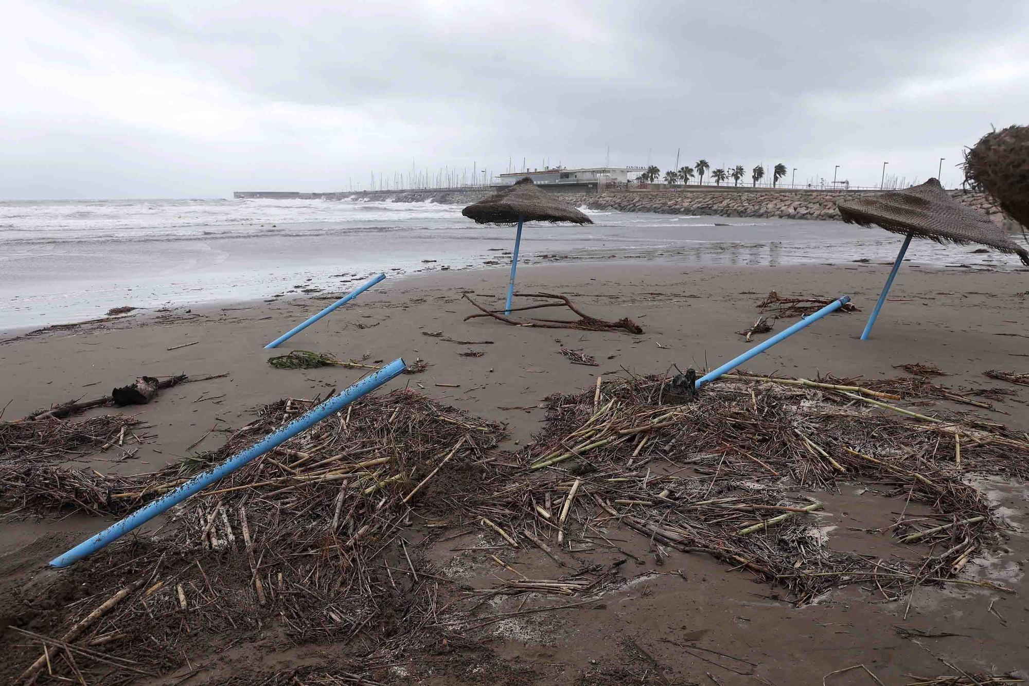 La playa de la Malvarrosa despues del temporal