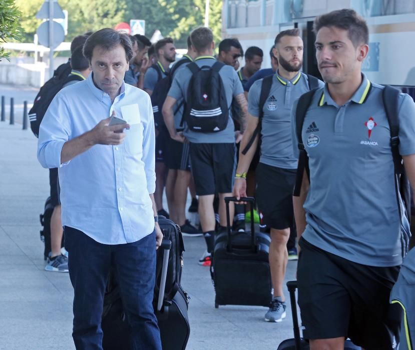 El equipo vigués despega desde Peinador para arrancar la gira italiana, que dirará diez días y en la que se enfrentará a Fiorentina, Pisa, Pescara, Milan y Sassuolo