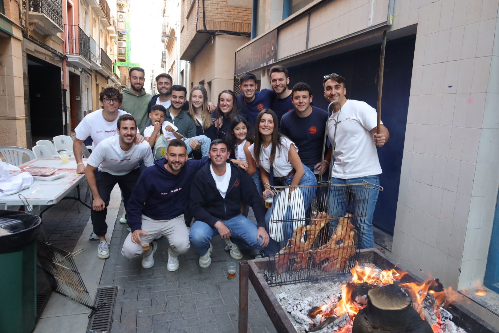 FOTOGALERÍA I Las imágenes de la Nit de la Xulla y del encuentro de elaboración de allioli de las fiestas de Vila-real