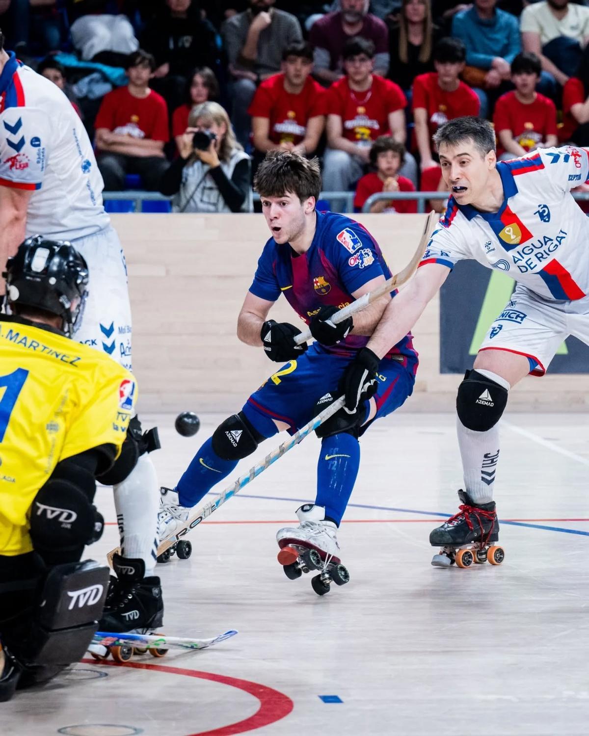 Eloi Cervera, últim golejador blaugrana, lluita amb Matías Pascual