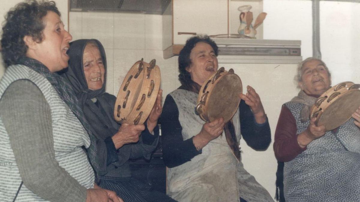 Emérita Castro López, Filomena López Castro, Filomena Fraiz Canabal e Josefina Taboada.