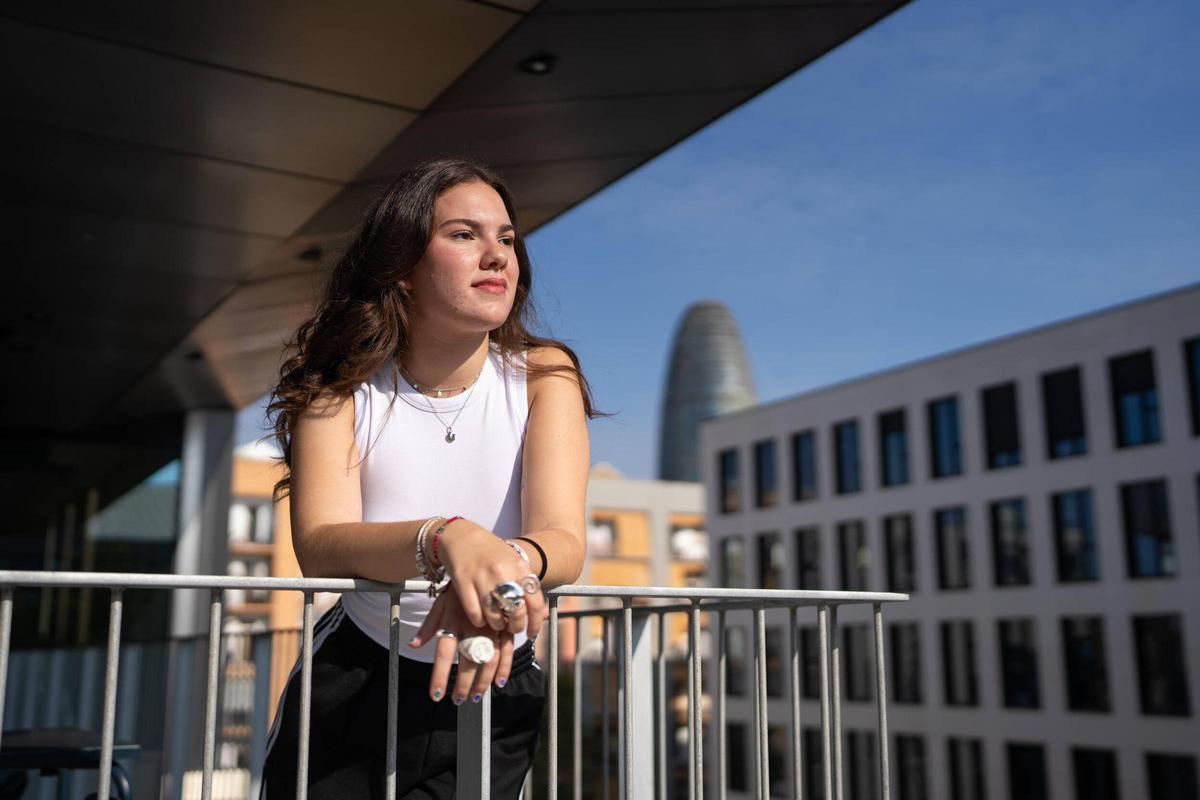 Ainhoa García estudia 4º de Moda y valora positivamente la nueva ubicación del campus, próximo a empresas innovadoras en tecnología y diseño. Ainhoa García estudia 4º de Moda y valora positivamente la nueva ubicación del campus, próximo a empresas innovadoras en tecnología y diseño.
