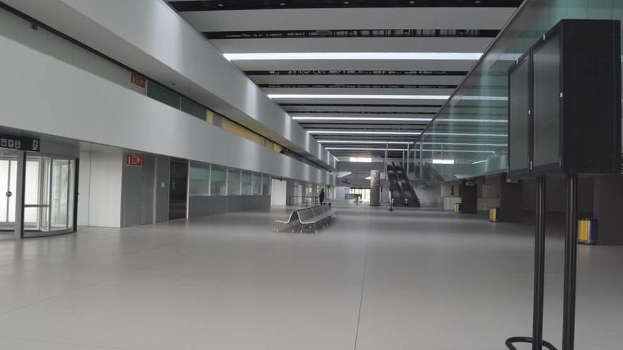 Instalaciones del aeropuerto de Corvera, que lleva ya cuatro años cerrado.