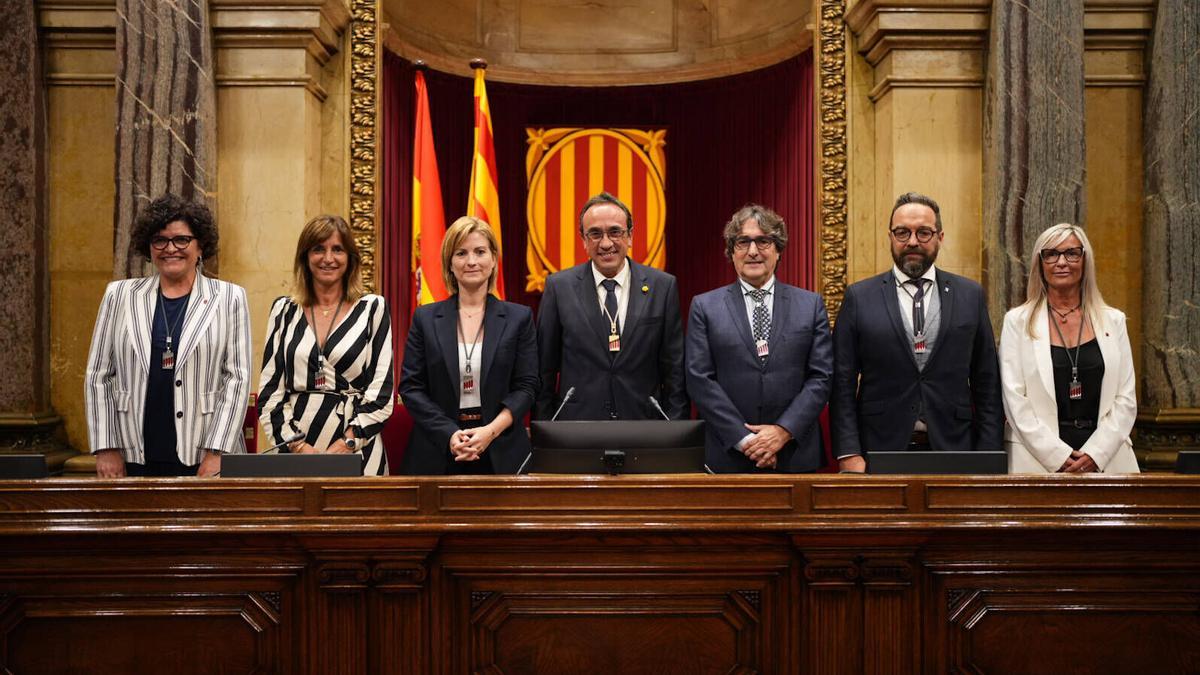 Los miembros de la Mesa durante el pleno de su constitución.