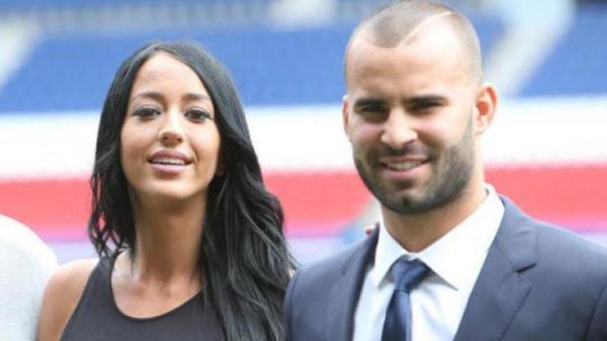 Aurah Ruiz con Jesé Rodríguez, en la presentación del futbolista como jugador del PSG.