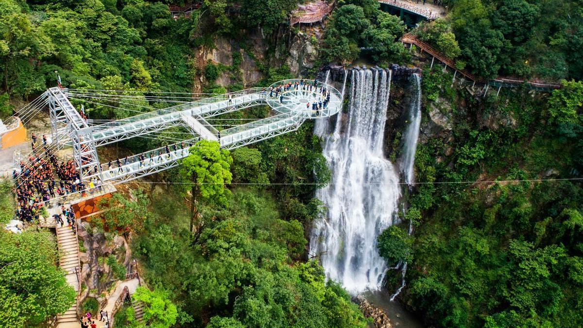 Puente y plataforma de observación en Guangdong, china