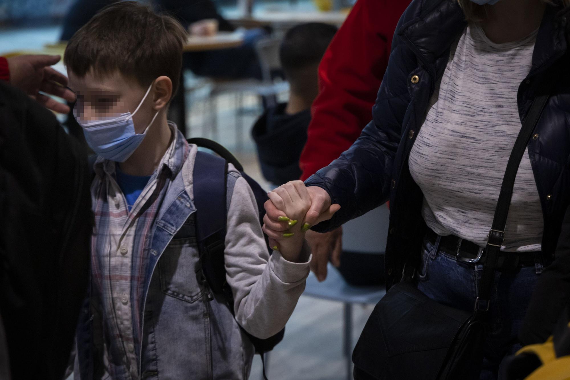 Llega a València un avión con 14 menores ucranianos con discapacidad