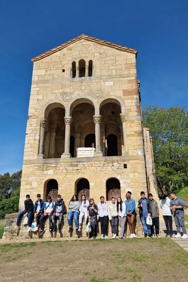 Los alumnos del IES Santa Cristina de Lena, guardianes del arte prerrománico asturiano