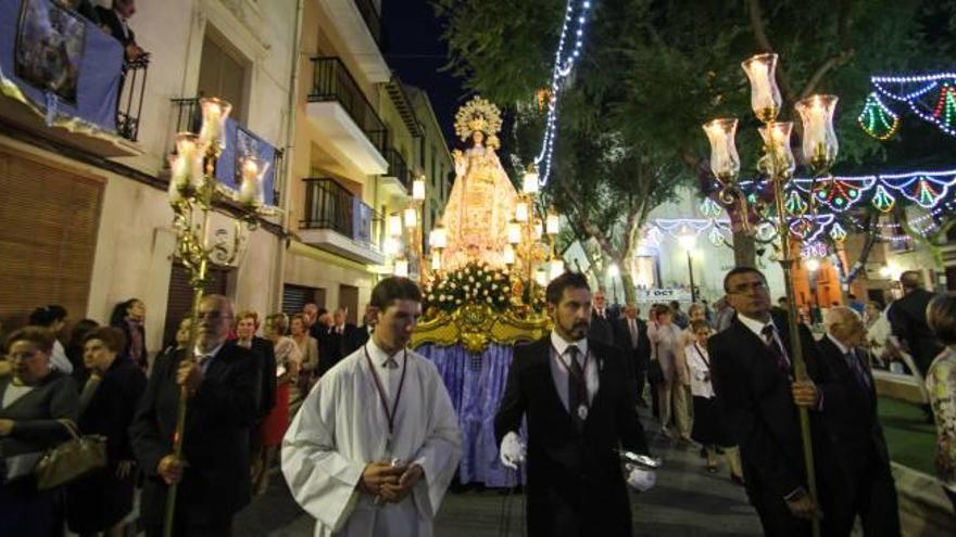 La patrona sale a las calles de Petrer