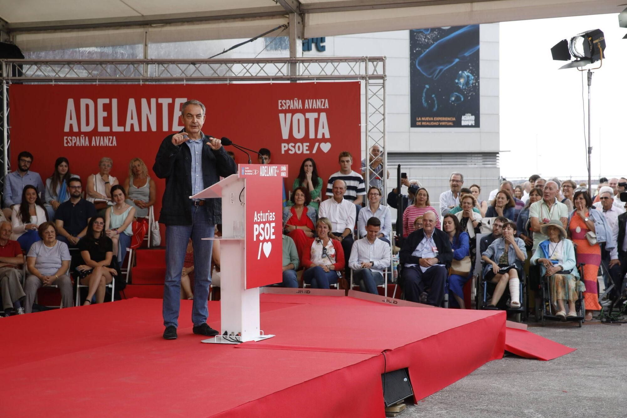 José Luis Rodríguez Zapatero durante su visita a Asturias durante la campaña electoral de hace dos años.