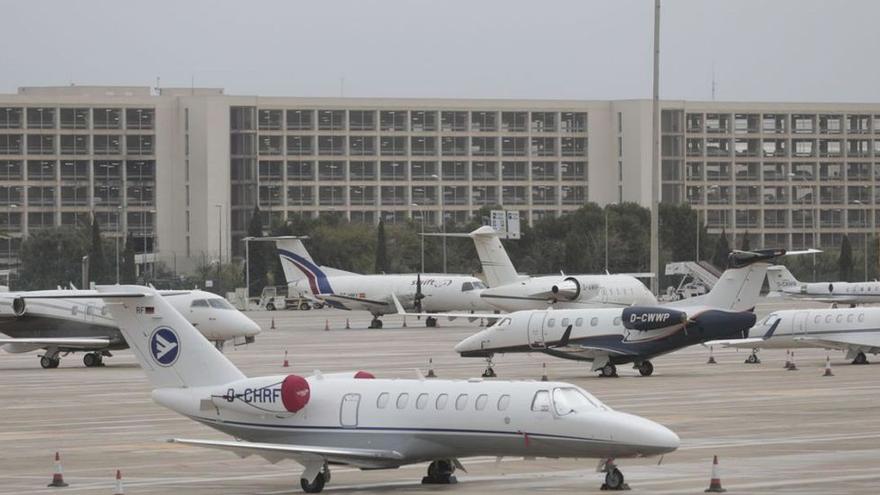 Privatflugzeuge auf dem Flughafen von Son Sant Joan.