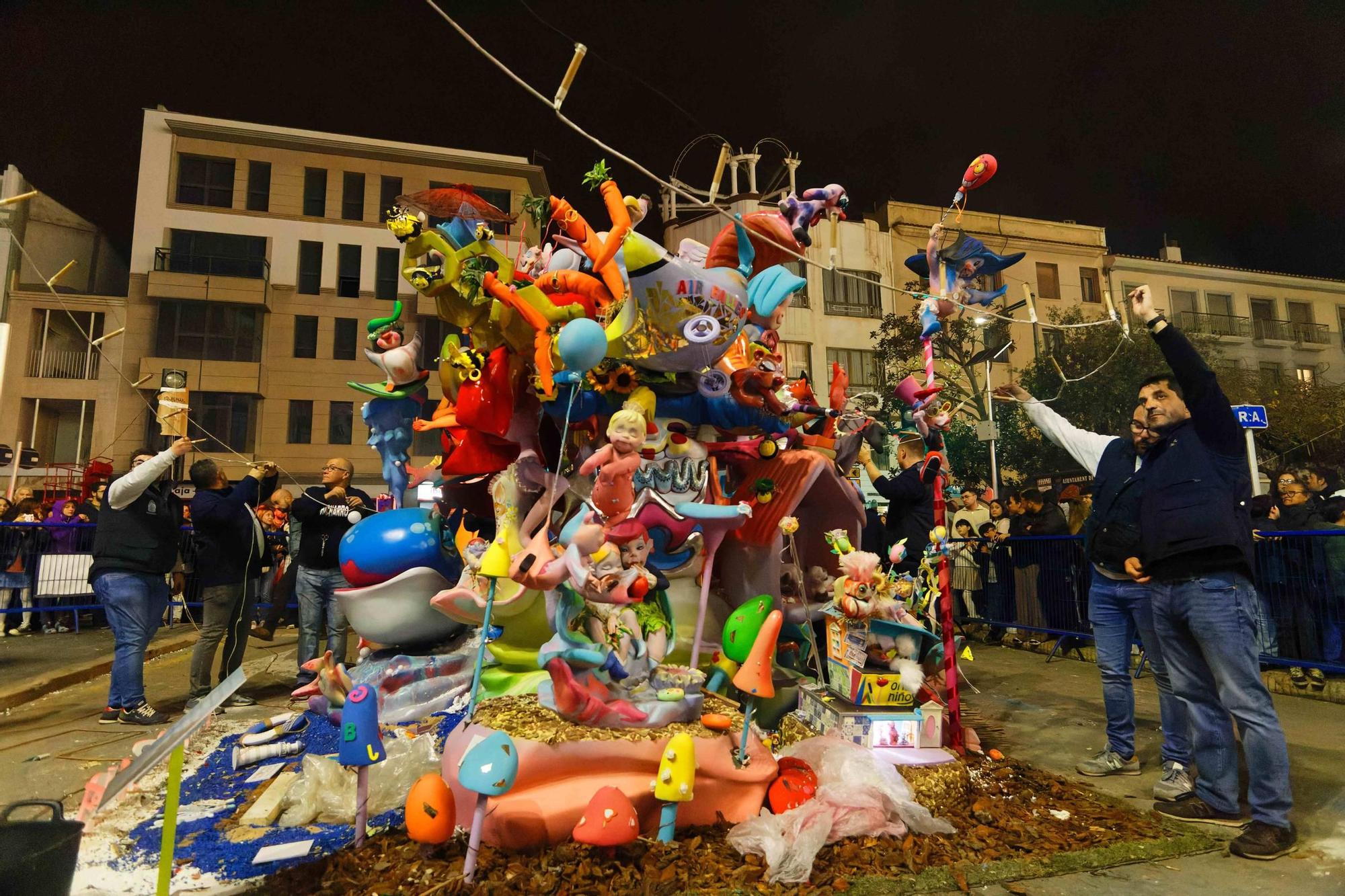 Galería de fotos de la 'cremà' de las Fallas de Burriana 2024